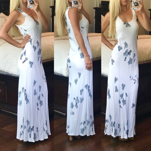 The White House Dresses & Skirts - The White House Maxi Dress